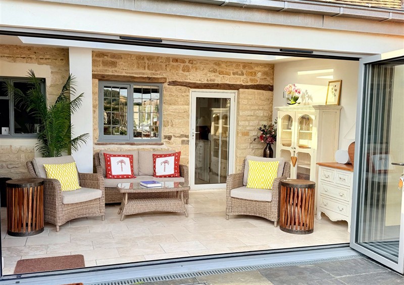 Relax in the living area at The Garden Retreat, Winchcombe