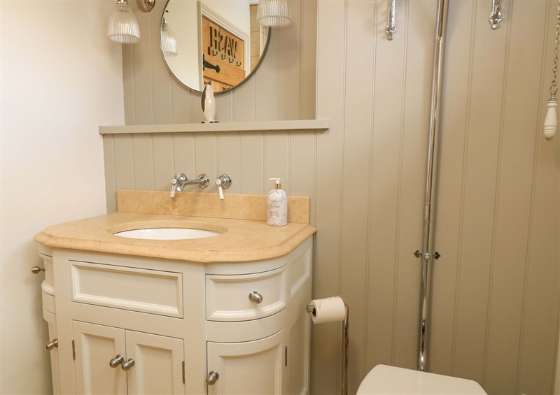 The bathroom (photo 2) at The Garden Retreat, Winchcombe