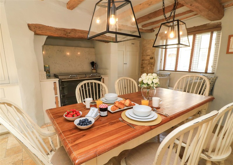 The dining room at The Garden Retreat, Winchcombe