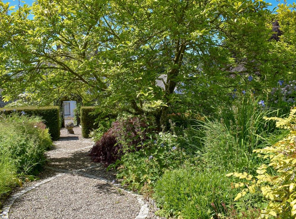 Beautiful garden and grounds at The Garden Suite in Pitscandly, near Forfar, Angus