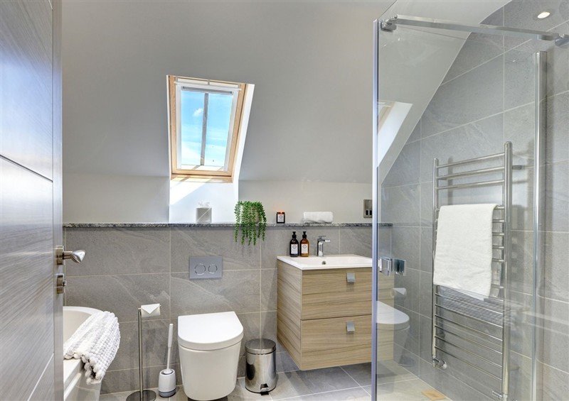 The bathroom (photo 5) at The Gate House, Aldbrough St. John near Barton