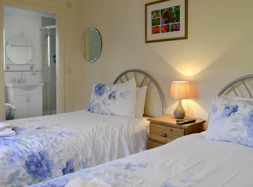 Comfortable twin bedroom at The Gatehouse in Bridlington, North Humberside