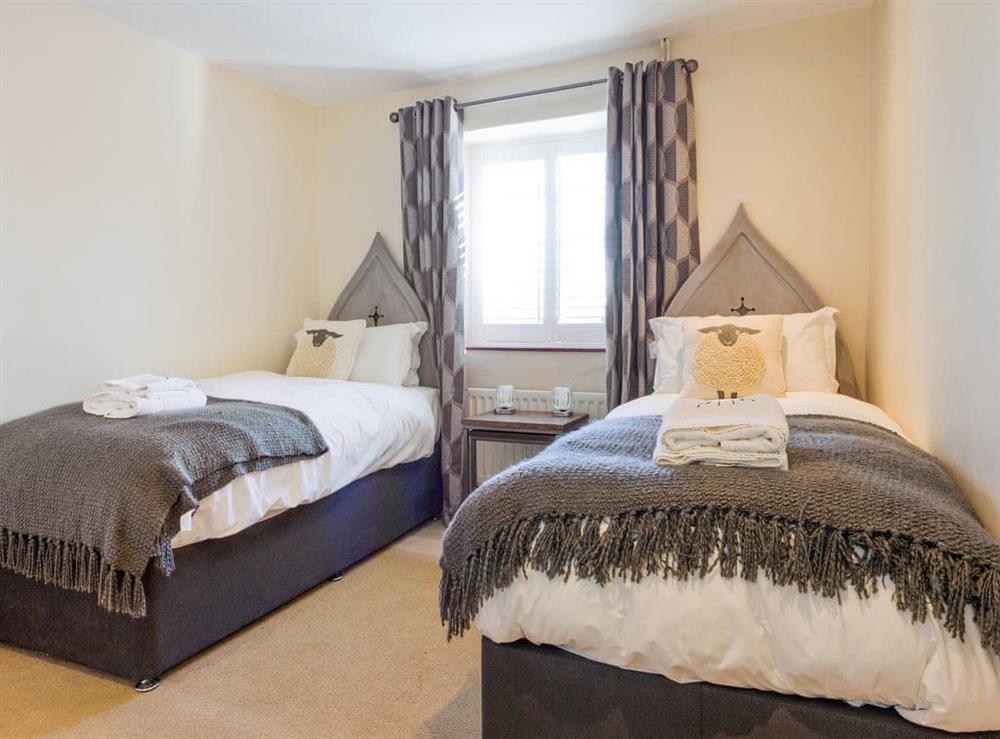 Twin bedroom at The Gatehouse Cottage in Wells, Somerset