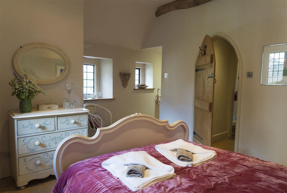 Double bedroom with French 4’6 bed and en suite walk in shower room with wc (photo 3) at The Gates, Castle Combe