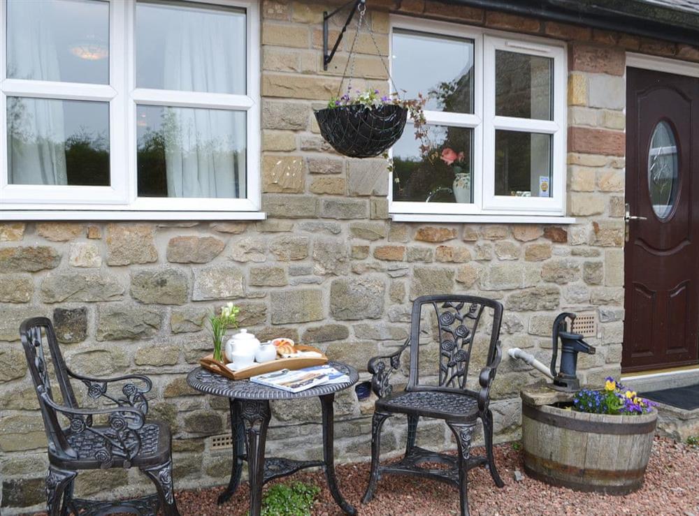 Sitting out area at The Gin Gan Cottage in Ryal, near Corbridge, Northumberland