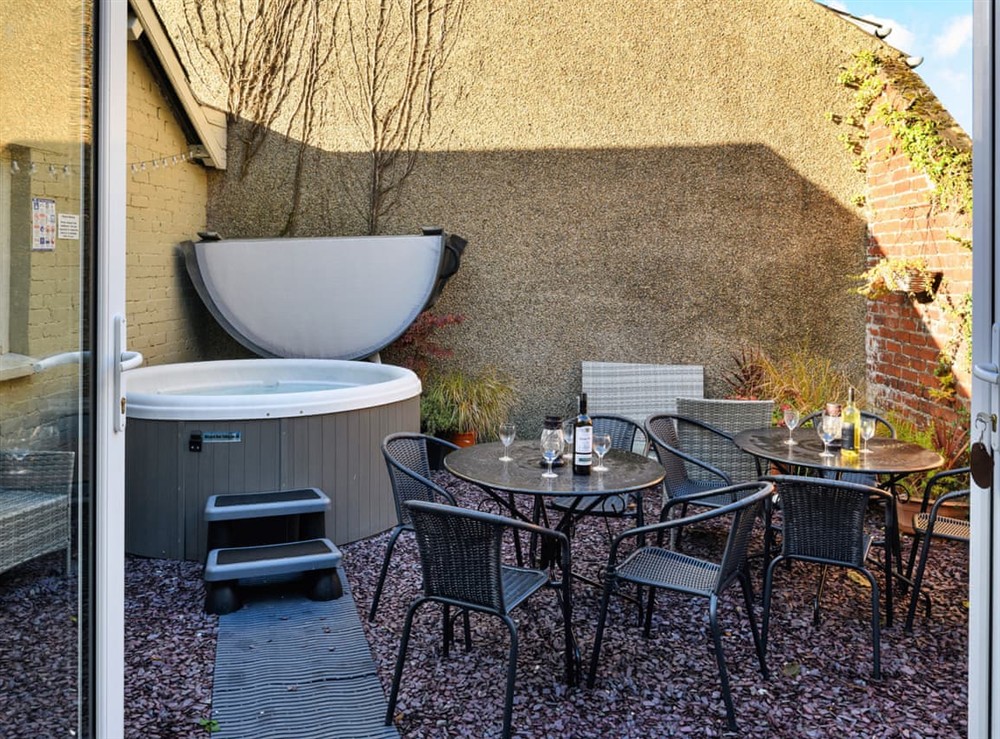 Hot tub at The Glass Pastures in Tremadog, Gwynedd