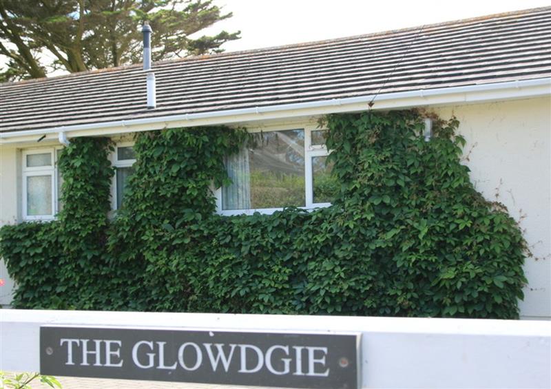 Enjoy the garden at The Glowdgie, Polzeath
