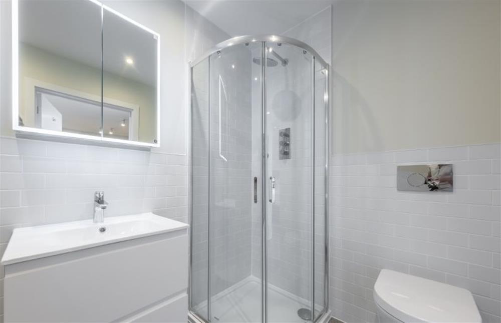 En-suite with bath and shower cubicle at The Grain Store, Reepham