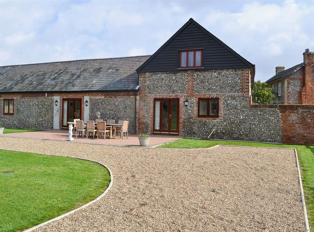 The Granary in Acton, near Sudbury, Suffolk sleeps 8