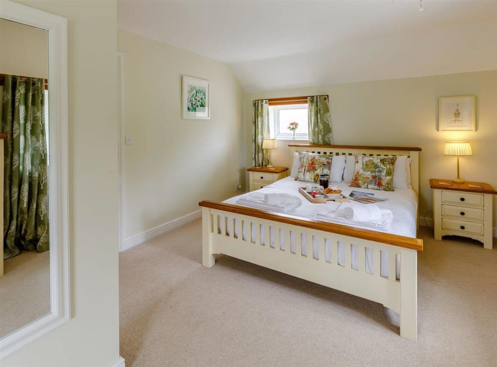 Spacious principal bedroom (photo 4) at The Granary in Aisby, Grantham, Lincolnshire