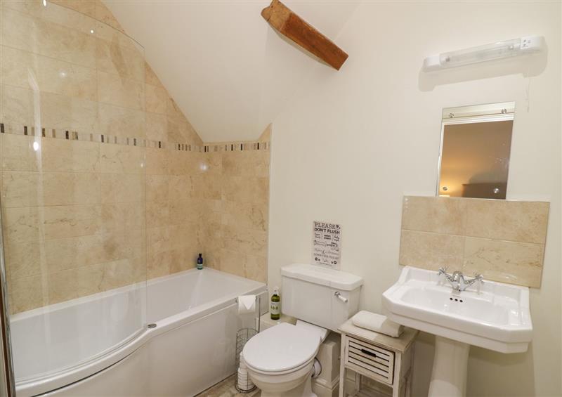 This is the bathroom at The Granary at Field Farm, Wickhamford near Broadway