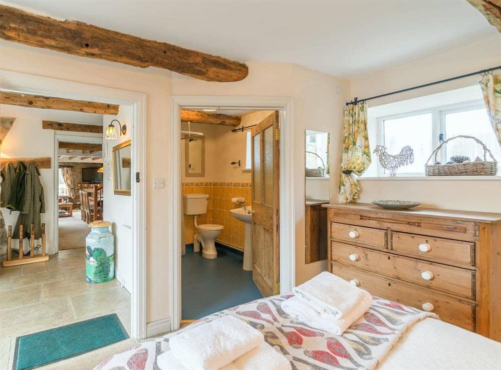 Double bedroom with en-suite at The Granary in Bilsdale, near Helmsley, North Yorkshire