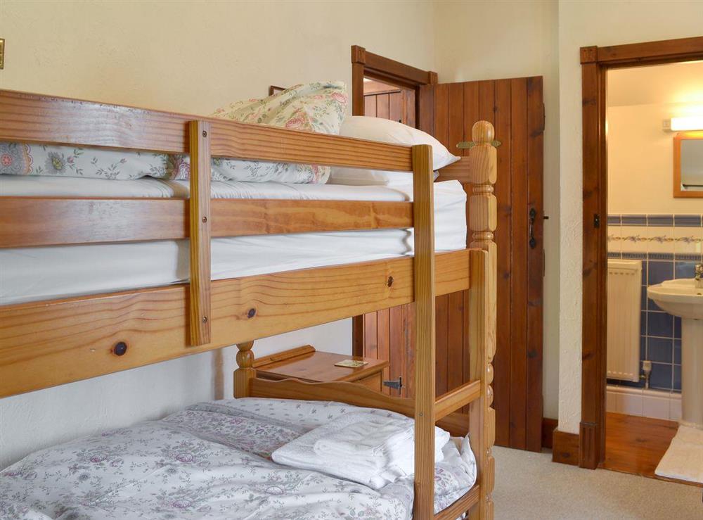Bunk bedroom with en-suite at The Granary in Colyford, near Seaton, Devon