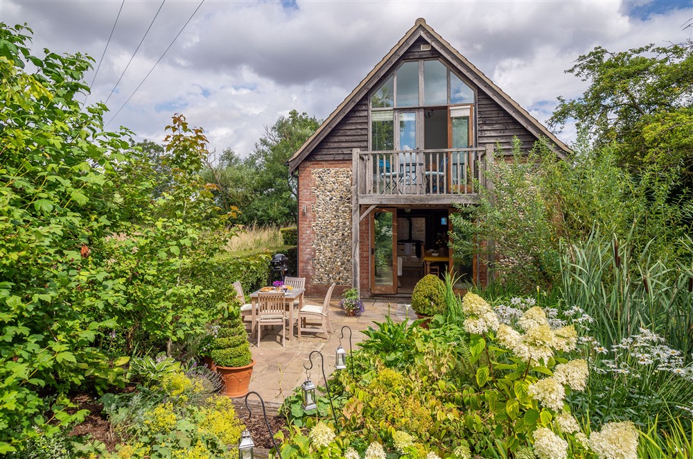 Pretty front elevation at The Granary, Dunstall Green