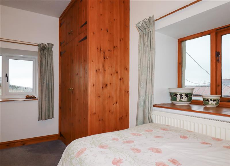 One of the 2 bedrooms (photo 3) at The Granary, Hersham near Stratton