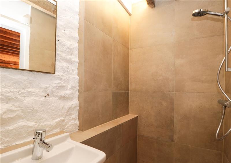 Bathroom at The Granary, High Cogges near Witney