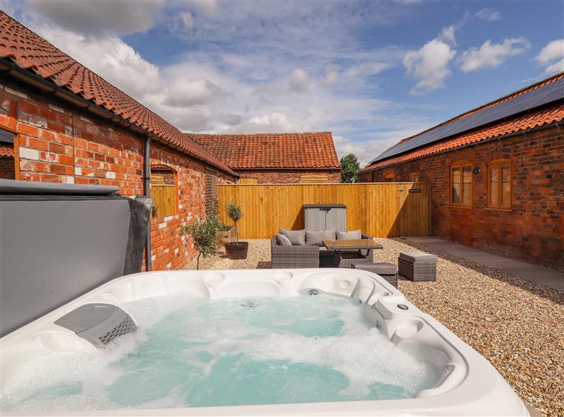 The hot tub at The Grange Cottage 1, Ashby-cum-Fenby near Waltham