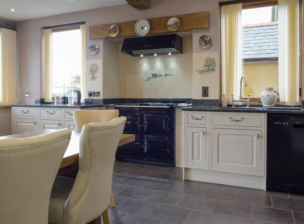Spacious kitchen and dining room at The Grange in Hope-under-Dinmore, near Leominster, Herefordshire