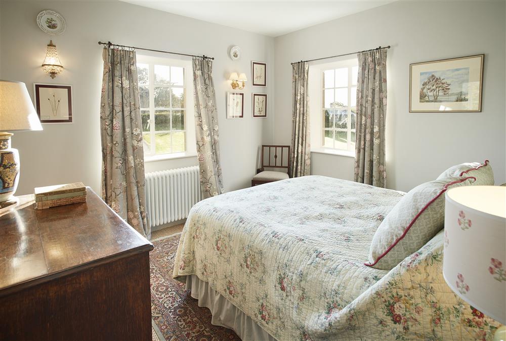 Bedroom two with a 5’ king size bed and en-suite bathroom at The Green, Castle Howard, Coneysthorpe