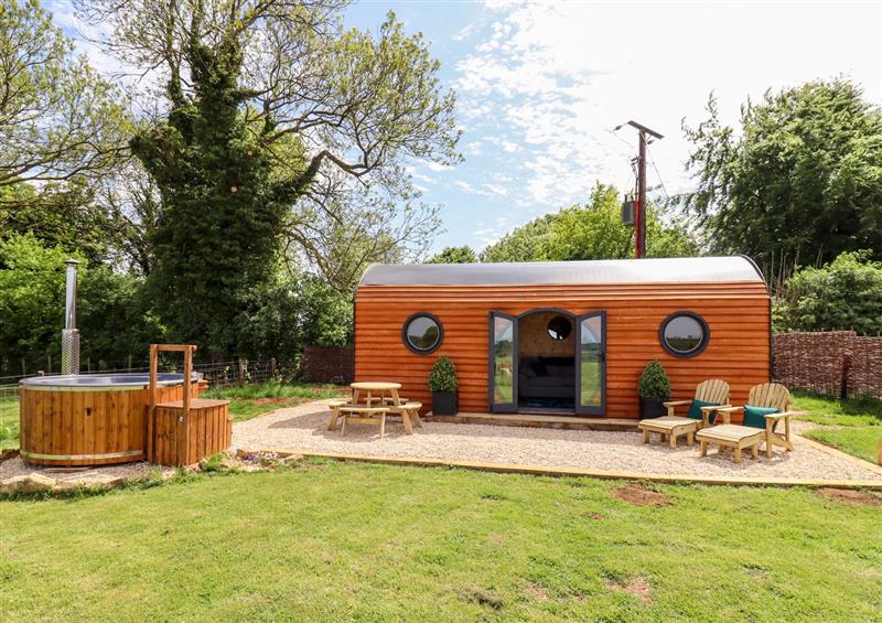 Enjoy the garden at The Happy Valley Pod, Chipping Norton