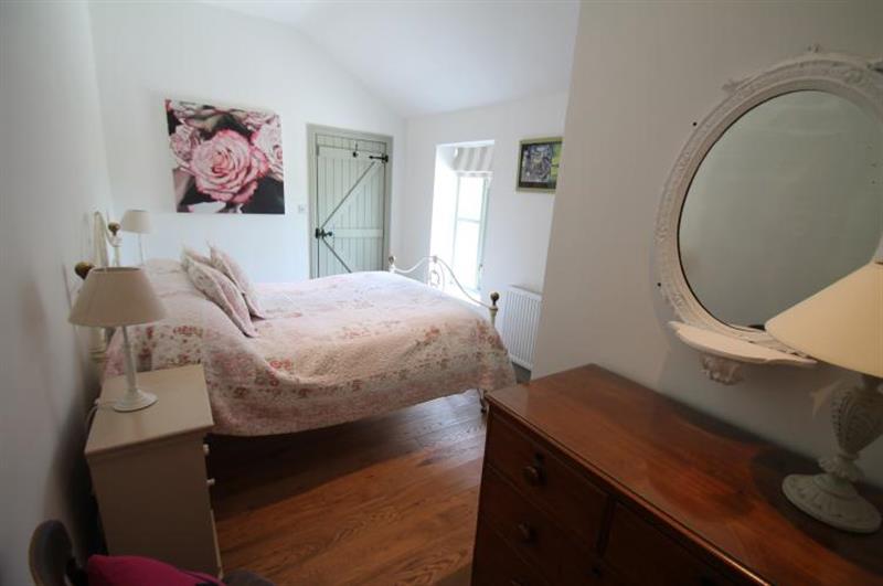 Double bedroom (photo 2) at The Hayloft, Oare