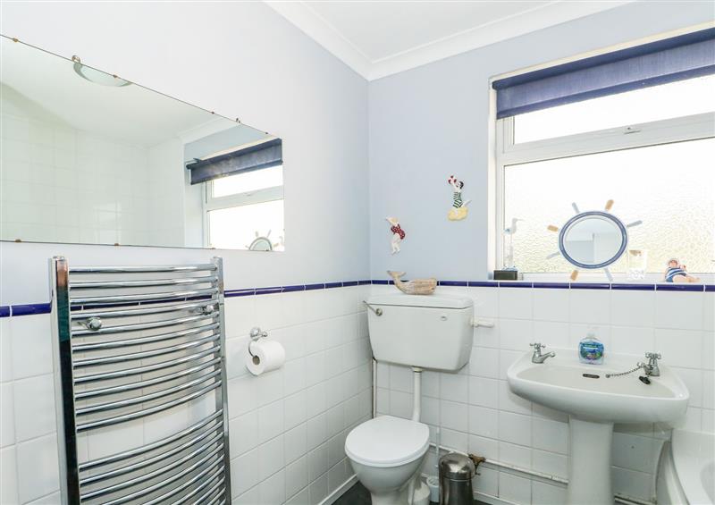 This is the bathroom at The Hemploe, Sutton-On-Sea
