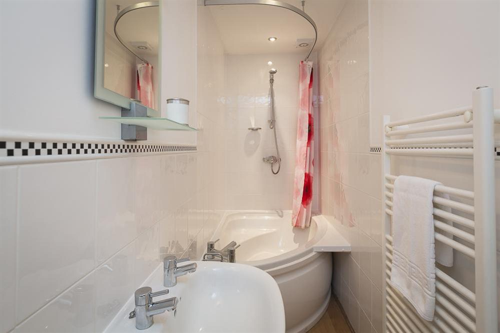 Ground floor tiled bathroom at The Hideaway in , Dartmouth
