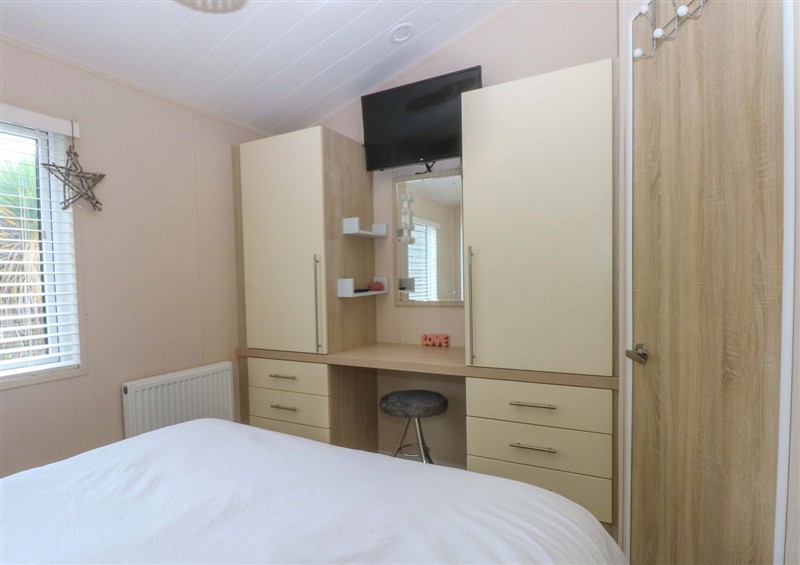 This is a bedroom (photo 2) at The Hideaway, Pwllheli