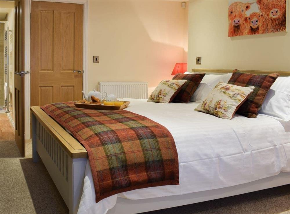 Double bedroom with en-suite at The Hideaway in Sleights, near Whitby, North Yorkshire