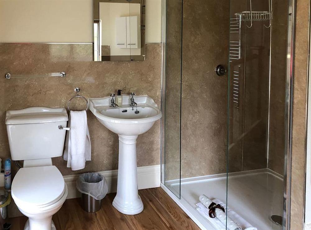 En-suite at The Hind House in Cottam, near Driffield, North Humberside