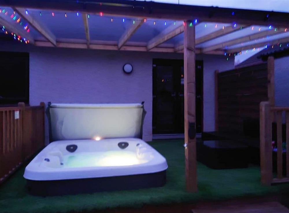 Hot tub (photo 3) at The Hoolit in Crieff, Perthshire