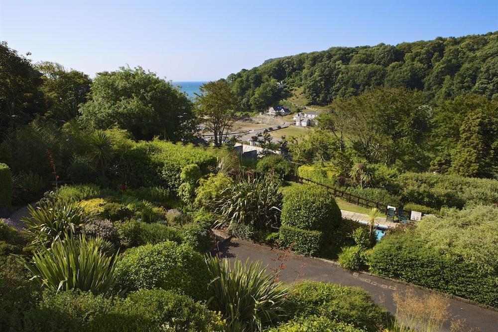 Perfectly positioned to take in the lovely views over North Sands at The Hoot in Sandhills Road, Salcombe