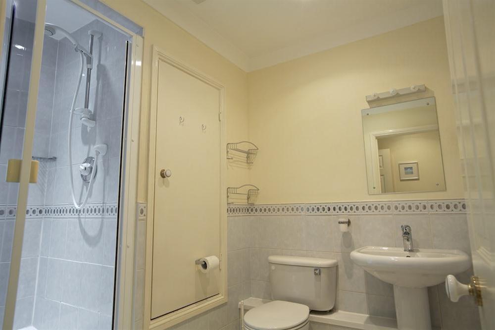 Shower room at The Hoot in Sandhills Road, Salcombe