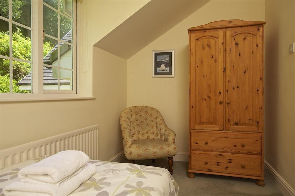 Single bedroom (photo 2) at The Hoot in Sandhills Road, Salcombe
