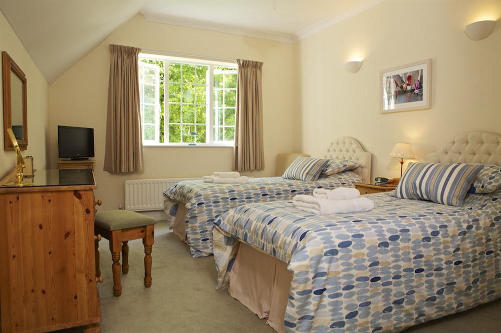 Twin bedroom at The Hoot in Sandhills Road, Salcombe