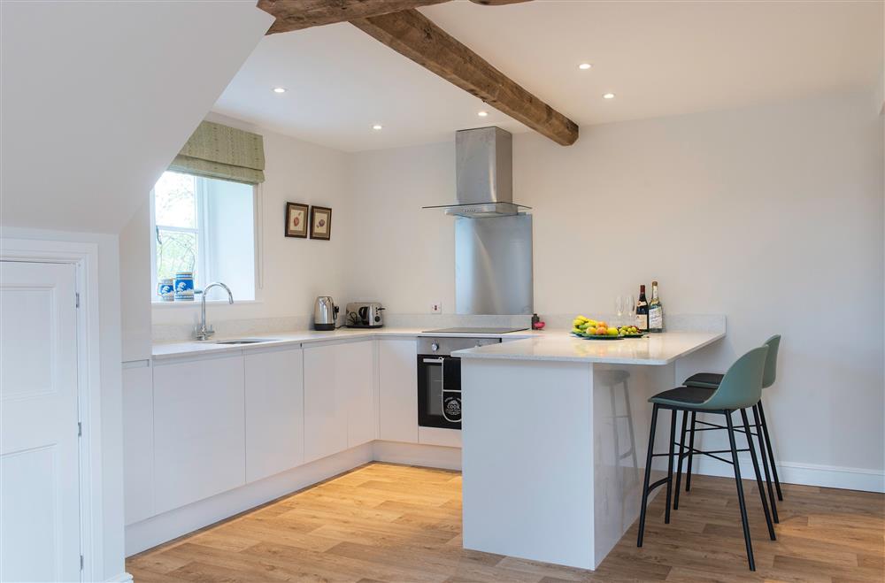 Open plan kitchen with breakfast bar and stools at The Hop Kiln, Bosbury