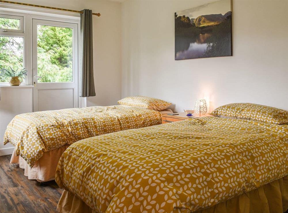 Twin bedroom at The Horseshoe Annex in Steyning, West Sussex