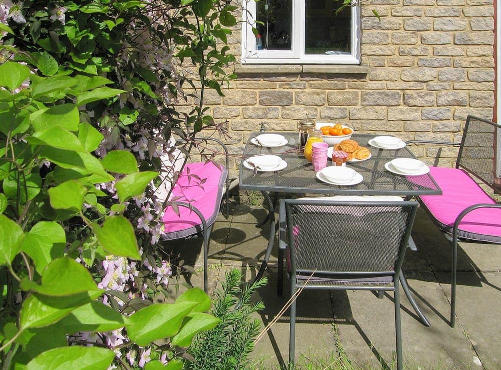 Delightful paved area with table and chairs at The House on the Green in Chipping Norton, Oxfordshire., Great Britain