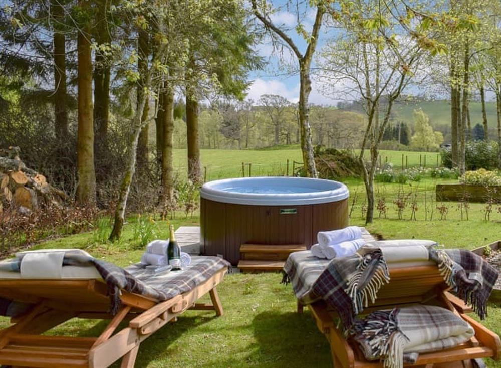 Hot tub in a delightful setting at The Indie House in Ochtertyre, near Crieff, Perthshire