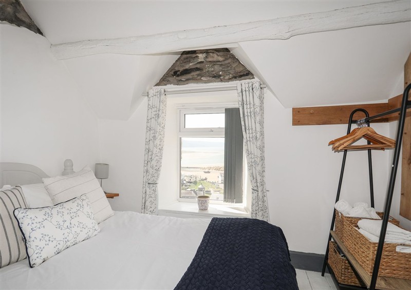 A bedroom in The Ingle at The Ingle, Barmouth