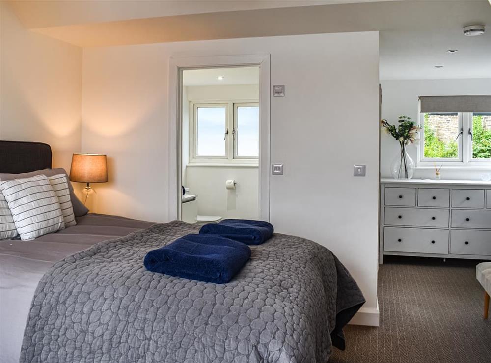 Double bedroom (photo 3) at The Knot in Fowey, Cornwall
