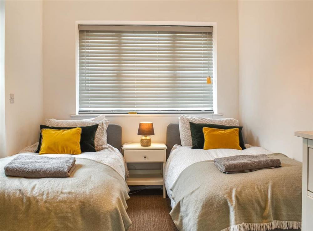 Twin bedroom at The Knot in Fowey, Cornwall