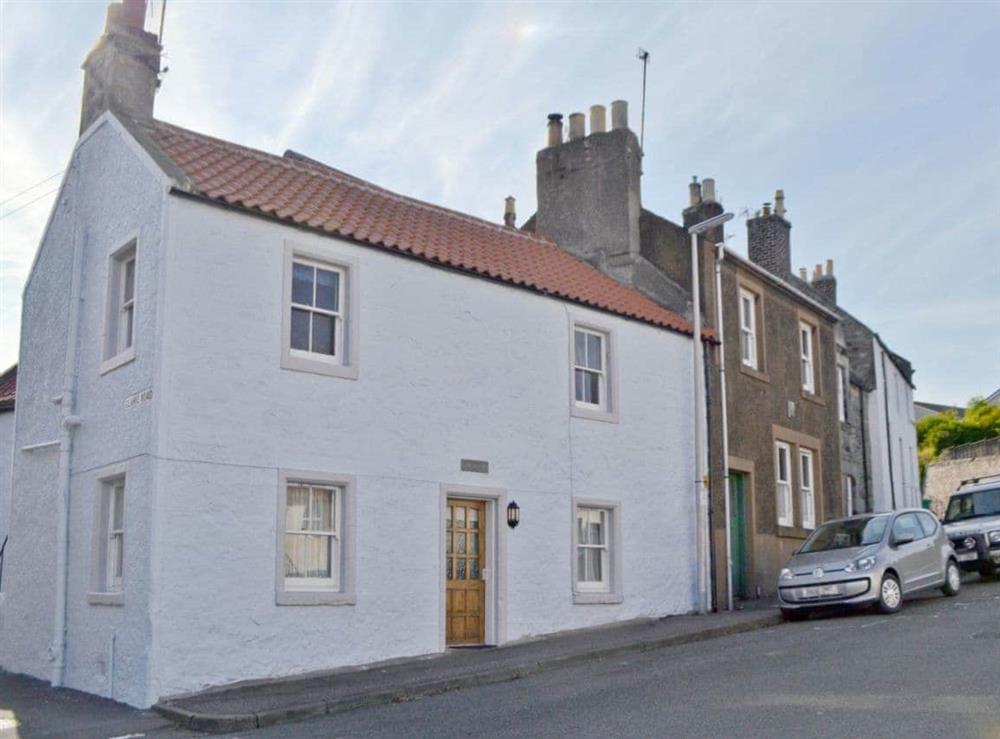 Attractive holiday cottage at The Laigh in Kinghorn, Fife, Great Britain