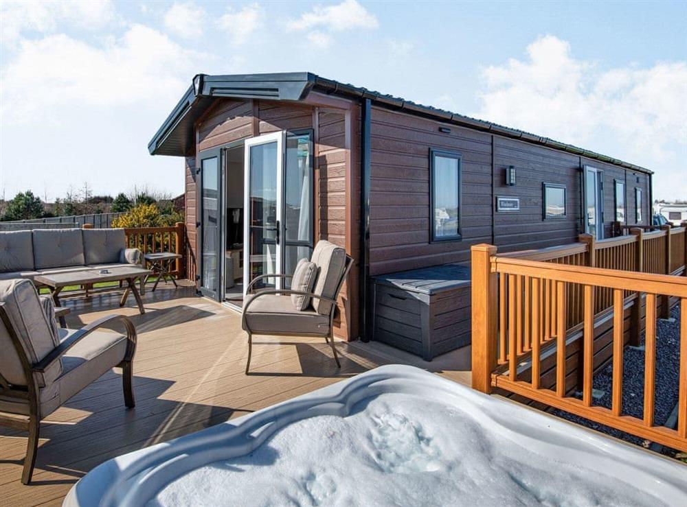 Lovely hoilday home with a hot tub on the terrace at Reel Paradise, 