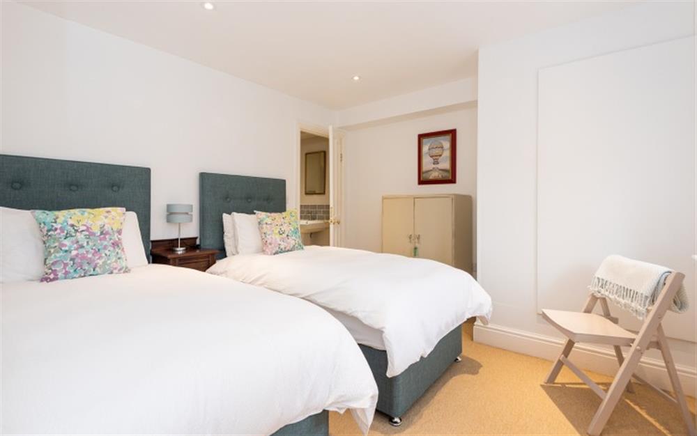 The twin bedroom  at The Lawn House in Modbury