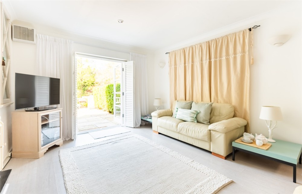 Inside at The Lawns No.5 in Modbury