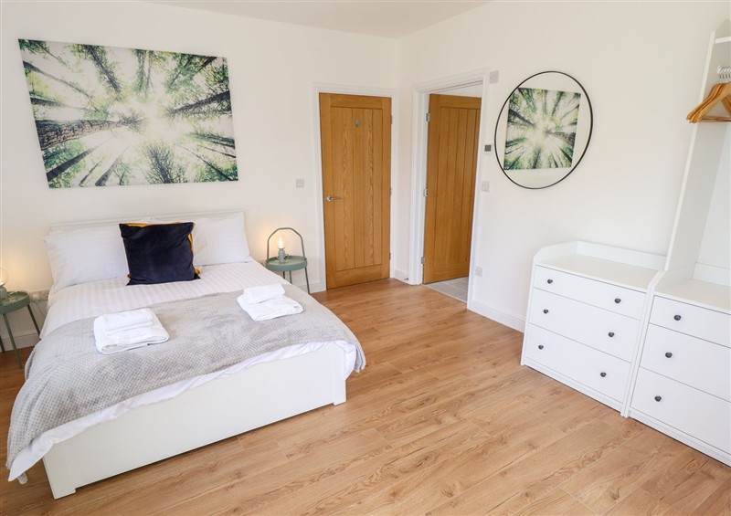 One of the 2 bedrooms (photo 2) at The Lilac Owl, South Hykeham