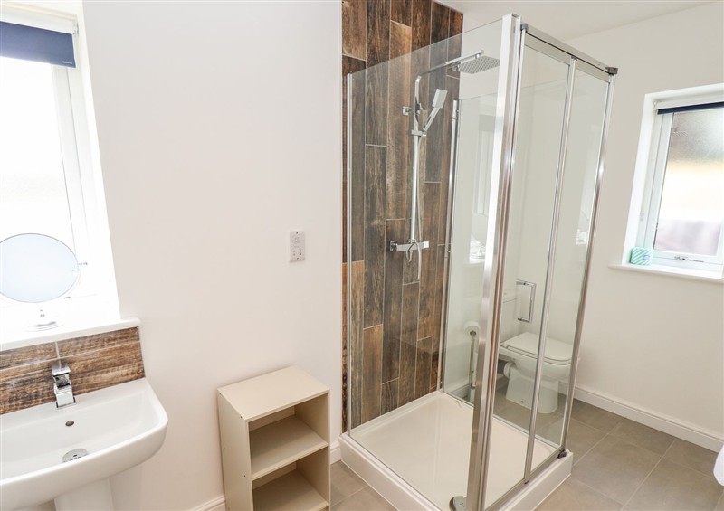 The bathroom (photo 2) at The Lilac Owl, South Hykeham