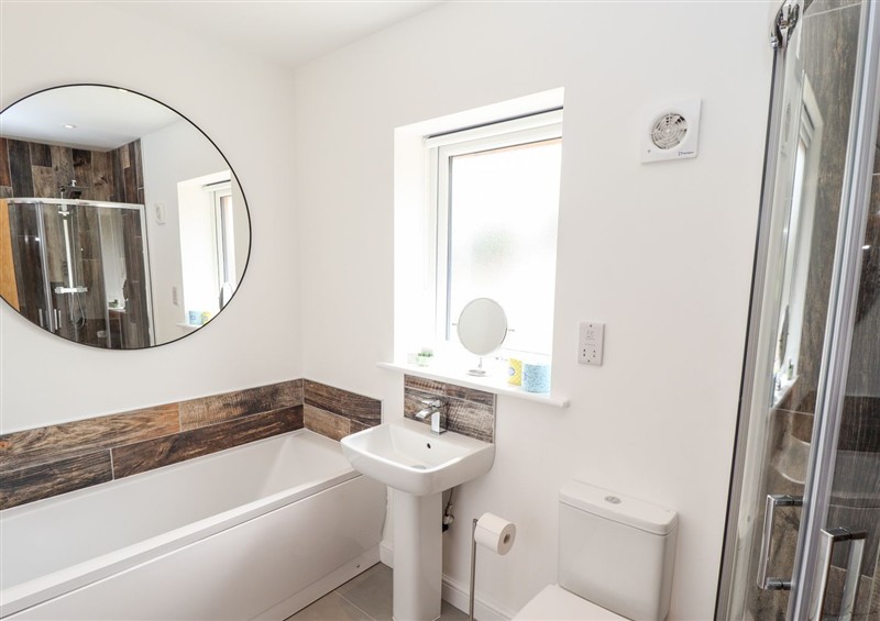 The bathroom at The Lilac Owl, South Hykeham