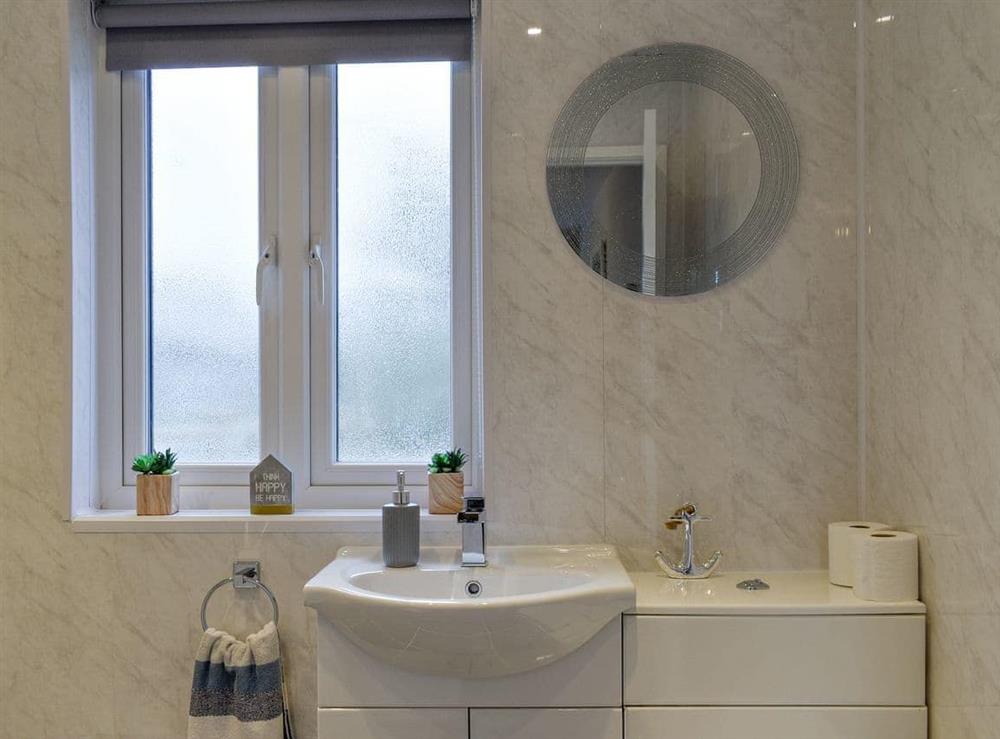 En-suite at The Lily Pad in Near Padstow, Cornwall